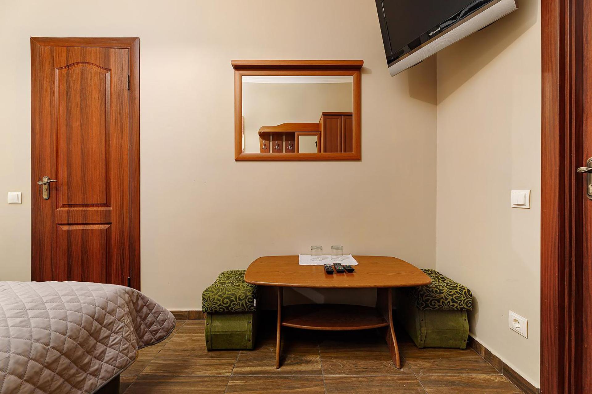 Hotel Kaiser Econom Lemberg Zimmer foto