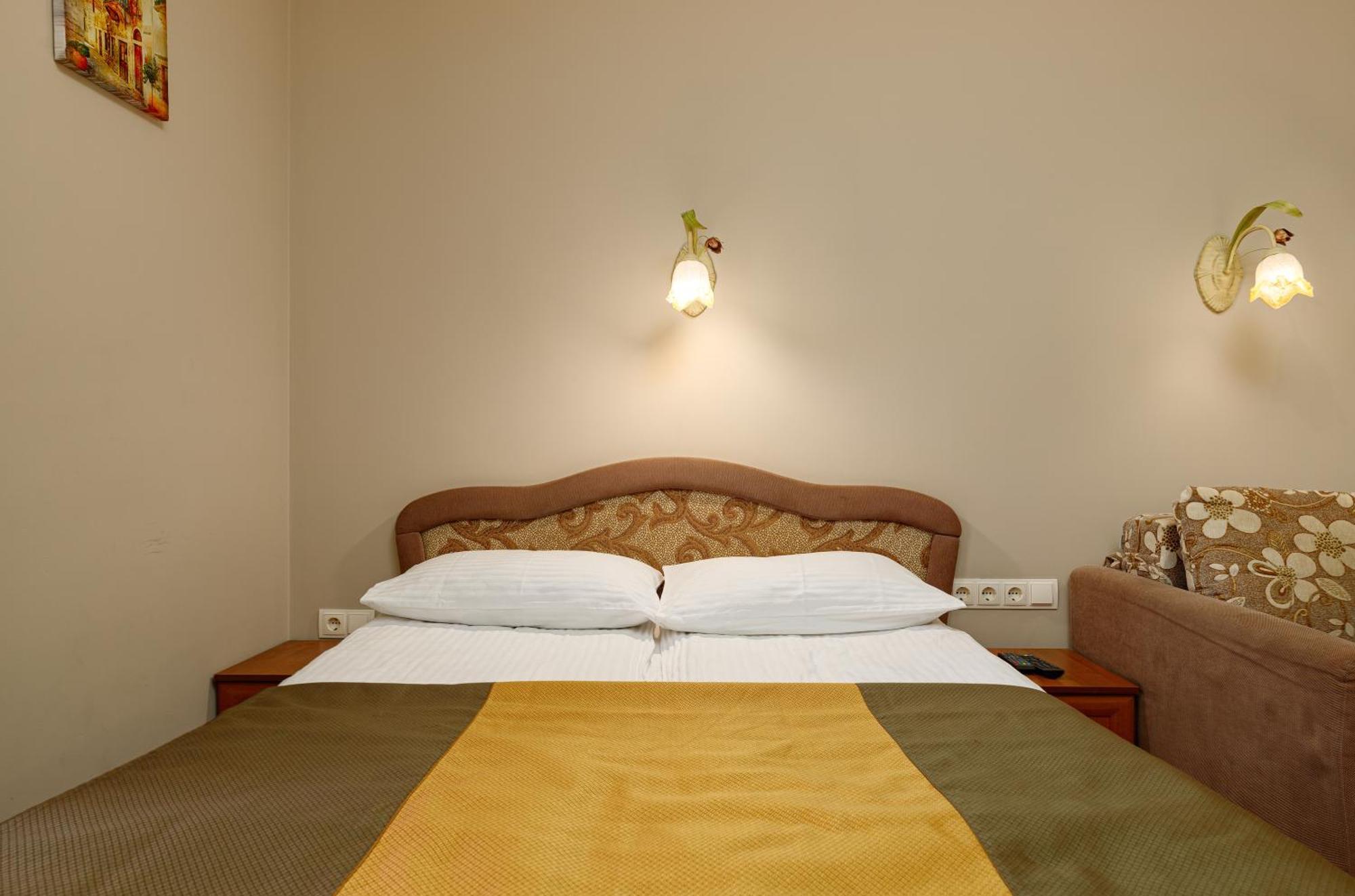 Hotel Kaiser Econom Lemberg Zimmer foto