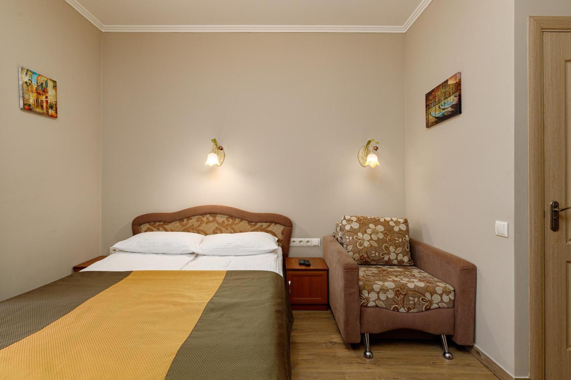 Hotel Kaiser Econom Lemberg Zimmer foto